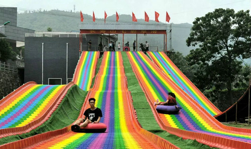 重庆七彩旱滑儿童彩虹滑梯游乐设备景区旱地滑雪圈网红旱雪滑道